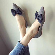 Carica l&#39;immagine nel visualizzatore di Gallery, Women Flat Heel Shoes Silk Bowknot Pointed Toe Flats Casual Shoes q15