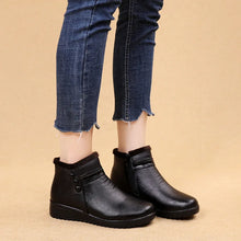Laden Sie das Bild in den Galerie-Viewer, Fashion Winter Boots Women Leather Ankle Warm Boots Plush Wedge Shoes q370