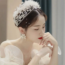 Cargar imagen en el visor de la galería, Luxury Crystal Beads Floral Wedding Headbands Bridal Hair Accessories Rhinestone Crown