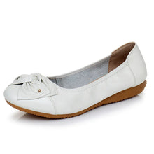Carica l&#39;immagine nel visualizzatore di Gallery, Genuine Leather Slip On Women&#39;s Flats Shoes Loafers