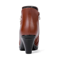 Laden Sie das Bild in den Galerie-Viewer, Fashion Winter Boots Plus Velvet Ankle Boots Warm High Heel Leather Snow Boots x09