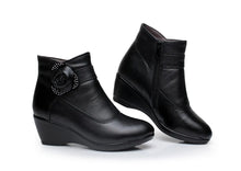 Laden Sie das Bild in den Galerie-Viewer, Genuine leather women winter boots warm plush boots wedge shoes q388