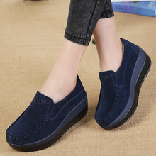 Laden Sie das Bild in den Galerie-Viewer, Women&#39;s Genuine Leather Shoes  Platform Moccasins Flats Loafers