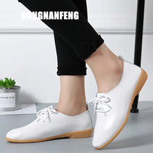 Carica l&#39;immagine nel visualizzatore di Gallery, Women Leather Shoes Flats Loafers Genuine Leather Pigskin Lace Up Shoes