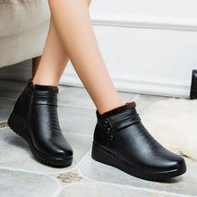 Charger l&#39;image dans la galerie, Fashion Winter Boots Women Leather Ankle Warm Boots Plush Wedge Shoes q370