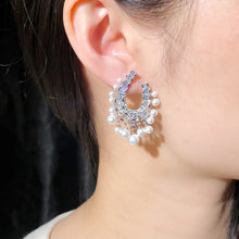 Cargar imagen en el visor de la galería, Fashion Crystal Pearl Tassel Earrings Ethnic Geometric Women Jewelry