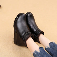 Carica l&#39;immagine nel visualizzatore di Gallery, Fashion Winter Boots Women Leather Ankle Warm Boots Plush Wedge Shoes q370