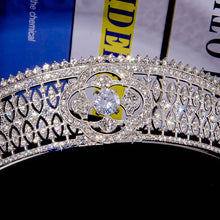 Laden Sie das Bild in den Galerie-Viewer, Luxury Cubic Zirconia Crown Crystal Bridal Tiaras Queen Princess Rhinestone Pageant Diadem CZ Headbands