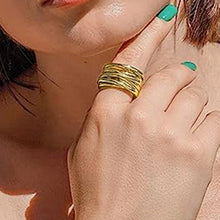 Laden Sie das Bild in den Galerie-Viewer, Hot Metal Finger Rings for Women Fashion Wide Rings Daily Wear Statement Accessories Wedding Jewelry