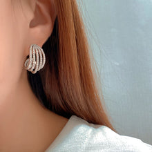 Cargar imagen en el visor de la galería, Dazzling Claws Design Earrings for Women Silver Color Sparkling Crystal Cubic Zircon Piercing Earrings Statement Jewelry