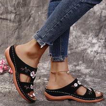 Charger l&#39;image dans la galerie, Women Slippers Embroider Flowers Leather Woman Sandals 2023 Outdoor Light Casual Wedges Slippers Slip on Summer Shoes for Women