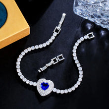 Cargar imagen en el visor de la galería, Round Bling Cubic Zircon Love Heart Shape Charm Bracelets for Women b63
