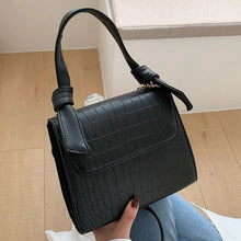 Carica l&#39;immagine nel visualizzatore di Gallery, Crocodile Pattern PU Leather Crossbody Bags for Women Chain Shoulder Handbags Mini Purses Travel Crossbody Bag