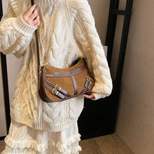 Laden Sie das Bild in den Galerie-Viewer, Belt Design Shoulder Bags for Women Leather Winter Fashion Saddle Crossbody Bag w35