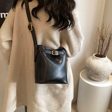 Carica l&#39;immagine nel visualizzatore di Gallery, Belt Design Pu Leather Shoulder Bags for Women Winter Fashion Small Handbags x209