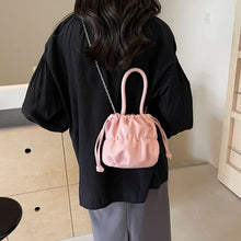 Carica l&#39;immagine nel visualizzatore di Gallery, Pu Leather Mini Shoulder Bags for Women 2024 Designer Fashion Handbags Silver Drawstring Crossbody Bag