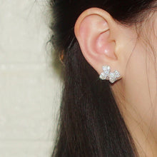 Laden Sie das Bild in den Galerie-Viewer, Cute Bow Stud Earrings for Women Luxury Pave Dazzling Crystal CZ Temperament Ear Accessories