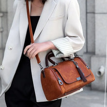 Carica l&#39;immagine nel visualizzatore di Gallery, Large Tassel Decor Handbag Fashion Women&#39;s Shoulder Bag Zipper Crossbody Bag With Strap a01