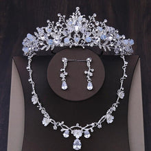 Carica l&#39;immagine nel visualizzatore di Gallery, Luxury Silver Color Bridal Headpiece Necklace Earrings Rhinestone Crown Set bj50 - www.eufashionbags.com