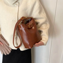 Cargar imagen en el visor de la galería, Belt Design Pu Leather Shoulder Bags for Women Winter Fashion Small Handbags x209