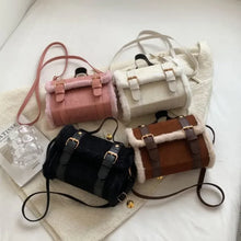 Laden Sie das Bild in den Galerie-Viewer, Winter Crossbody Bags for Women Shoulder Bag New Lamb Plush Velvet Bag Lady Small Square Handbag French Korea Style ショルダーウォレット
