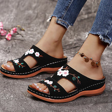 Carica l&#39;immagine nel visualizzatore di Gallery, Women Slippers Embroider Flowers Leather Woman Sandals 2023 Outdoor Light Casual Wedges Slippers Slip on Summer Shoes for Women
