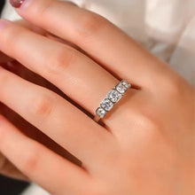 Carica l&#39;immagine nel visualizzatore di Gallery, Modern Fashion Women Rings with Round Cubic Zirconia Silver Color Wedding Rings Geometric Shaped Trendy Jewelry