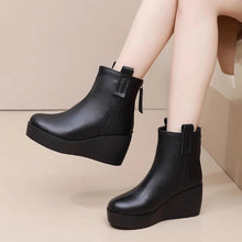 Laden Sie das Bild in den Galerie-Viewer, Women Genuine Leather Wedges Snow Boots Height Increasing Short Boots q140