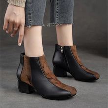 Laden Sie das Bild in den Galerie-Viewer, Winter Genuine Leather Women&#39;s Short Boots Thick Heel Round Toe Shoes q153