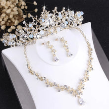 Laden Sie das Bild in den Galerie-Viewer, Baroque Crystal Bridal Jewelry Set Vintage Gold Color Rhinestone Wedding Tiara Crown Necklace Earring Set For Women Bride Gift