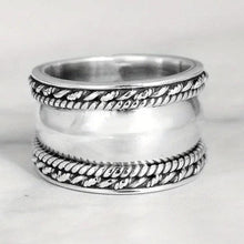 Cargar imagen en el visor de la galería, Smooth Metal Rings for Women Stylish Finger Rings Hip Hop Y2K Jewelry - www.eufashionbags.com
