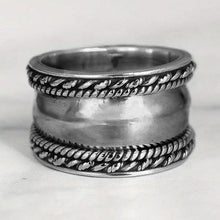 Cargar imagen en el visor de la galería, Smooth Metal Rings for Women Stylish Finger Rings Hip Hop Y2K Jewelry - www.eufashionbags.com