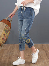 Carica l&#39;immagine nel visualizzatore di Gallery, Chinese Autumn Fashion Style Vintage Embroidery Jeans Women Casual Floral Denim Trousers Ripped Harem Pants