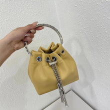 Laden Sie das Bild in den Galerie-Viewer, New Shoulder Bag Silver Irregular Shape Half Moon Bag Design Portable Crossbody Tote sac a main