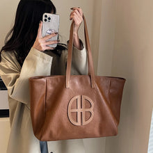 Load image into Gallery viewer, Winter Fashion Leather Tote Bag Retro Versatile Shoulder Bag Premium Handbag a07