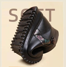 Carica l&#39;immagine nel visualizzatore di Gallery, Winter Women Boots Genuine Leather Wedge Heels Non-slip Shoes q130