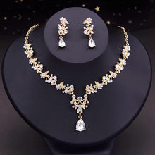 Carica l&#39;immagine nel visualizzatore di Gallery, Royal Queen Wedding Crown Earrings and Choker Necklace Sets for Women Tiaras Bridal Jewelry Sets