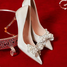 Charger l&#39;image dans la galerie, Luxury Pearl Bowknot Wedding Bridal Shoes for Women Sexy Pointed Toe Stiletto Heel Pumps Woman Beige Satin High Heels Shoes