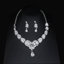 Carica l&#39;immagine nel visualizzatore di Gallery, Luxury Crystal Bridal Jewelry Sets For Women Tiara Crown Necklace Earrings Set dc29 - www.eufashionbags.com