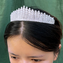 Carica l&#39;immagine nel visualizzatore di Gallery, Luxury Shiny Round Cubic Zirconia Big Headwear Queen Crown for Women