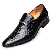 Carica l&#39;immagine nel visualizzatore di Gallery, New Men&#39;s Casual Shoes Classic Low-Cut Embossed Leather Men Loafers Plus Size 38-48 - www.eufashionbags.com