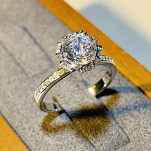 Laden Sie das Bild in den Galerie-Viewer, Eternity Wedding Rings for Women Inlaid Round Cubic Zirconia Aesthetic Engagement Proposal Rings
