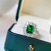 Laden Sie das Bild in den Galerie-Viewer, Trendy Green Cubic Zirconia Wedding Rings for Women New Sparkling CZ Engagement Party Temperament Rings