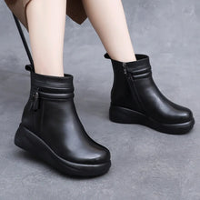 Carica l&#39;immagine nel visualizzatore di Gallery, Waterproof Women Snow Boots Genuine Leather Wool Fur Platform Ankle Boots