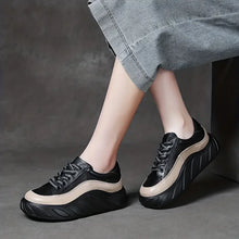 Laden Sie das Bild in den Galerie-Viewer, Women Genuine Leather Flats Round Toe Lace-Up Casual Flat Sneakers