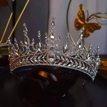 Laden Sie das Bild in den Galerie-Viewer, Baroque Vintage Geometric Crystal Rhinestones Princess Tiaras Crowns Diadems Queen Women Wedding Hair Accessories