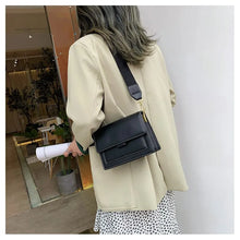 Carica l&#39;immagine nel visualizzatore di Gallery, New Fashion Women Handheld Crossbody Bag Large Versatile Shoulder Bag Small Square Bag a07