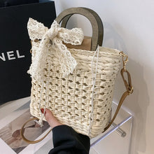Laden Sie das Bild in den Galerie-Viewer, Women Straw Basket Crossbody Bags Top Handle Shoulder Bags Casual Designer Rattan Woven Summer Travel Beach Bag
