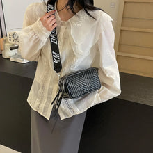 Load image into Gallery viewer, Small Cute PU Leather Box Shoulder Bag Handbags and Purses Designer Women 2024 Fashion Solid Color Crossbody Bag