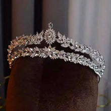 Laden Sie das Bild in den Galerie-Viewer, Baroque Luxury Crystal Leaf Bridal Tiaras Crown Headwear Rhinestone Pageant Prom Diadem Headbands